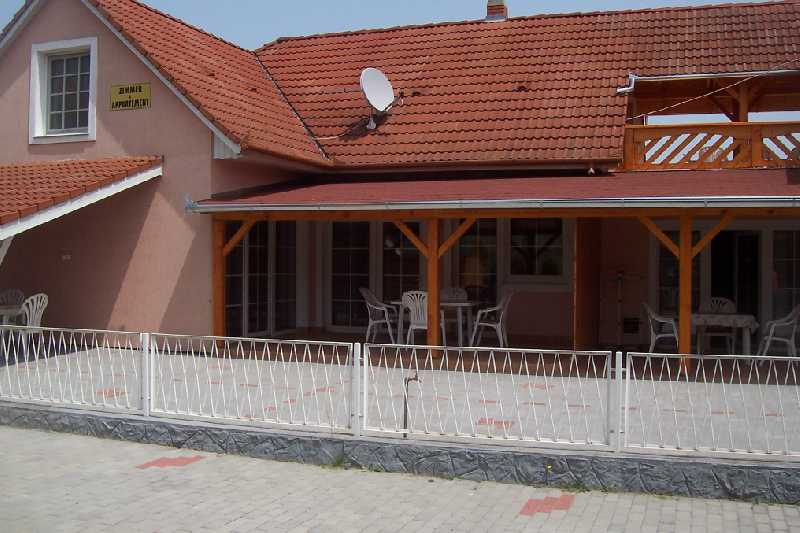 Haus direkt am Pool