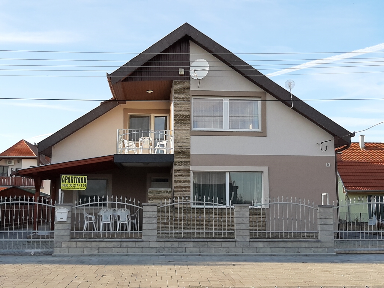 Haus am Pool Stra�enseite